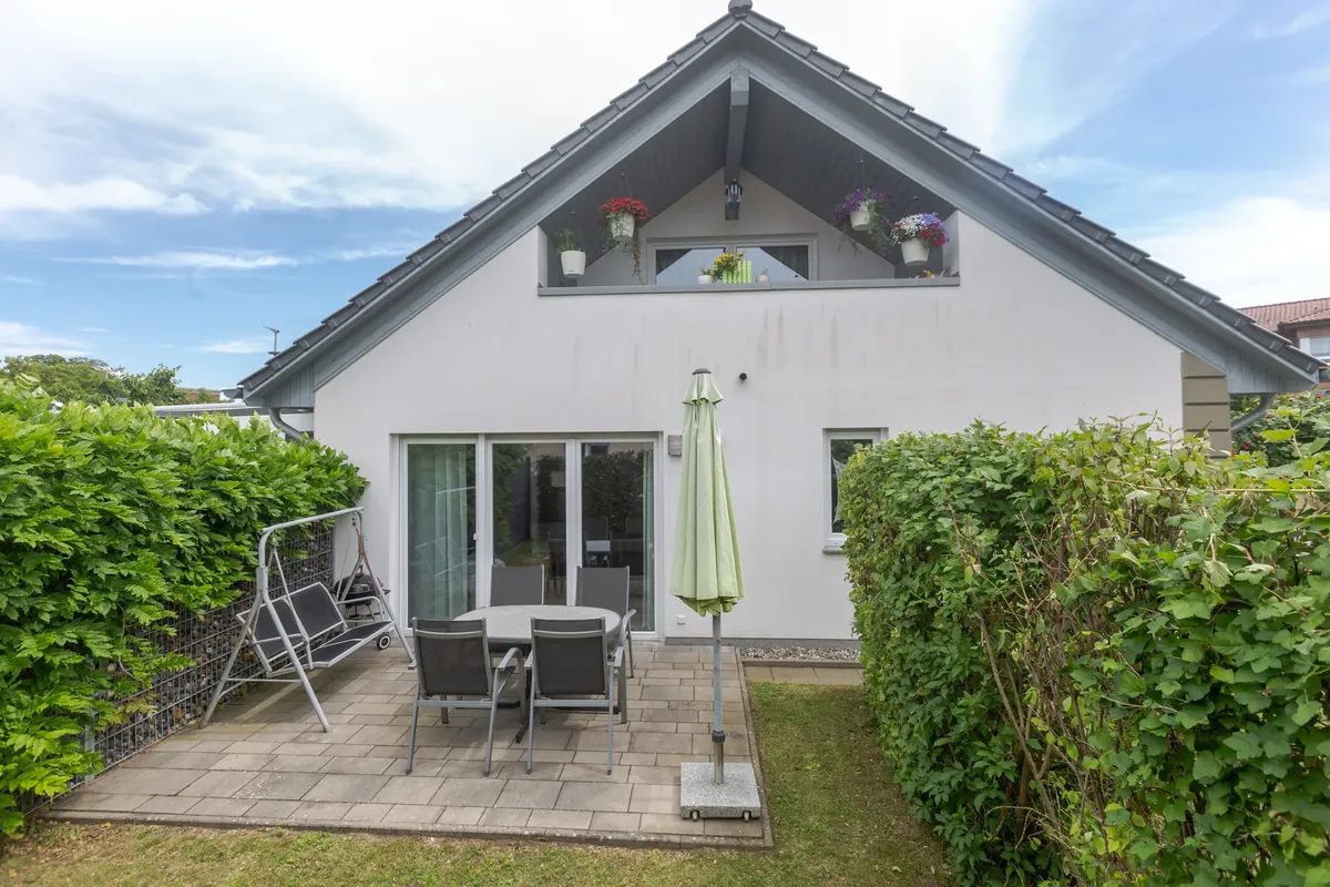 Garten und Außenansicht der Ferienwohnung in Stralsund