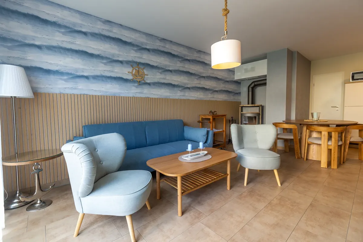 Helles Wohnzimmer der Ferienwohnung in Stralsund