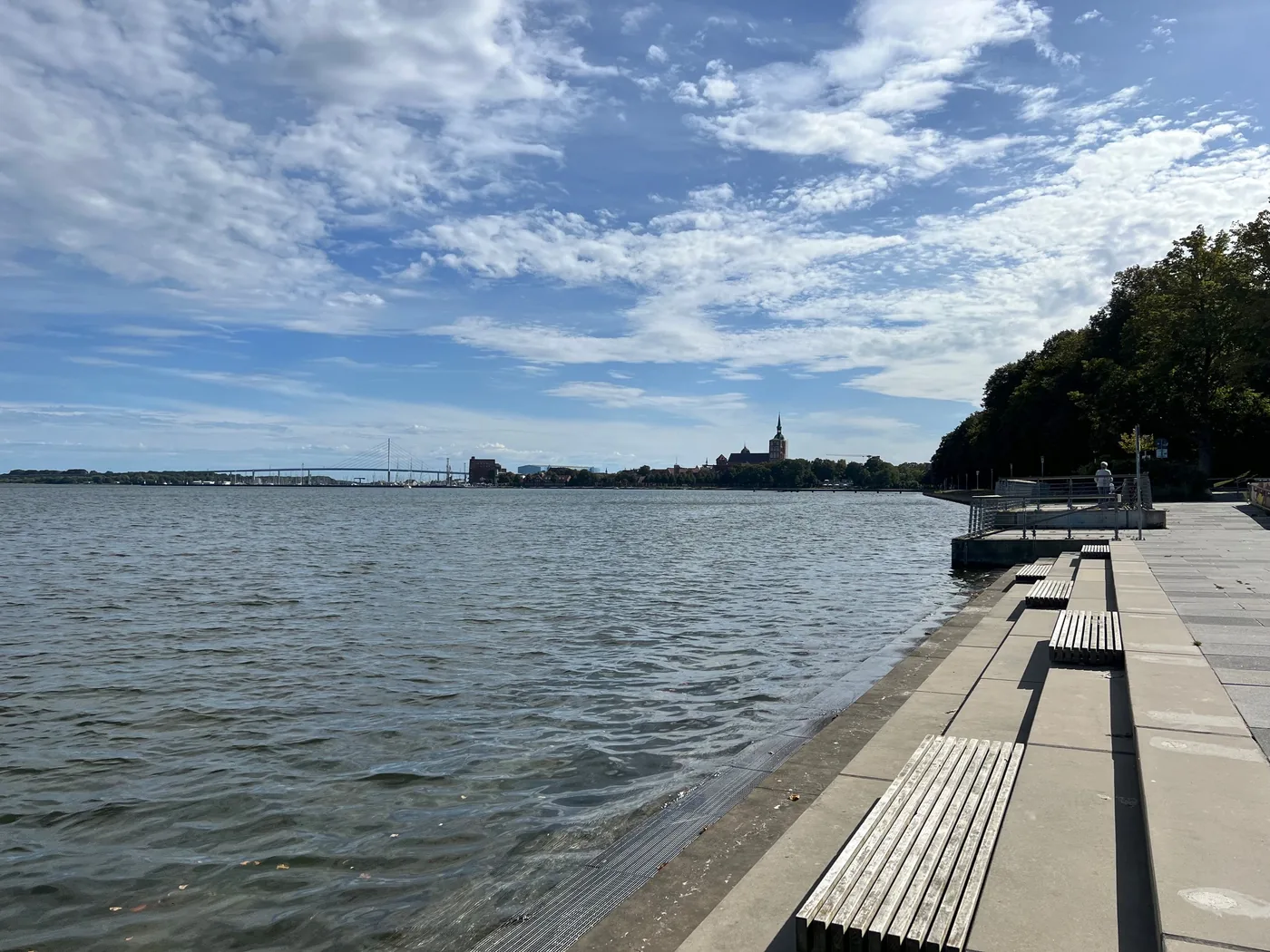 Blick vom Strelasund auf die Altstadt von Stralsund